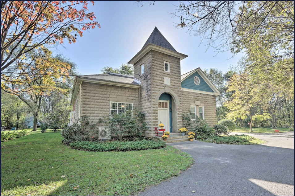 Step Back in Time: Vintage Schoolhouses Turned Vacation Getaways